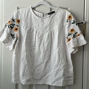 Size Medium Off White 100% Cotton Flower Embroidery Blouse